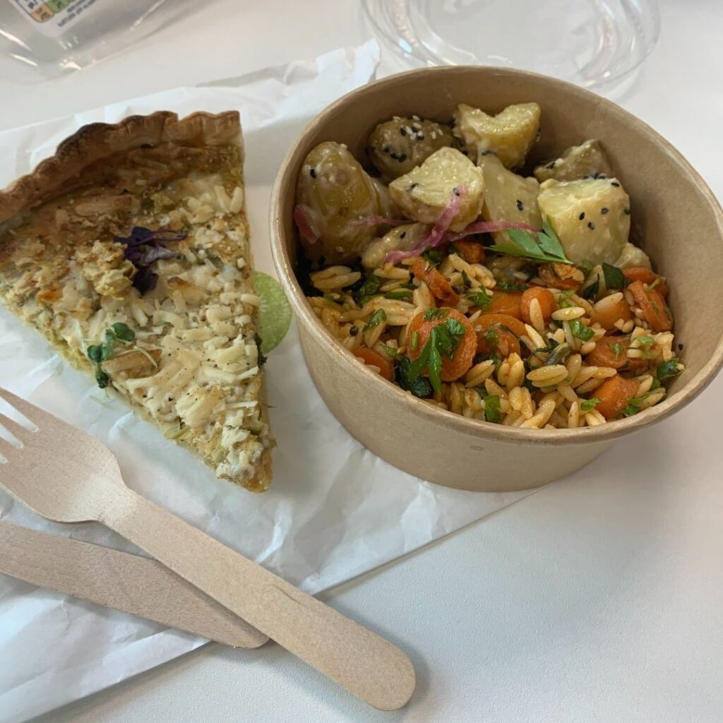 Salad bowl and quiche